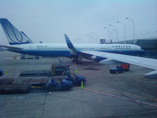 Boeing 757-200 (UAL) - Gotta love the winglets