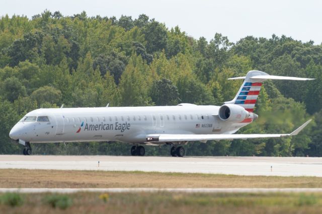 Canadair Regional Jet CRJ-900 (N603NN) - PSA 2019 Bombadier CRJ-900 lined up on runway 5 at Norfolk International in Virginia. 09/10/2022