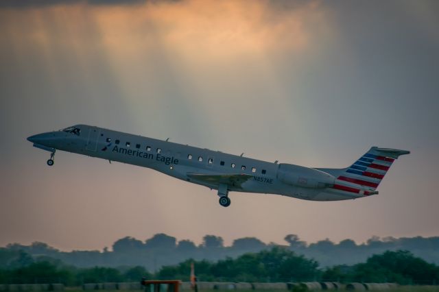 Embraer ERJ-135 (N857AE)