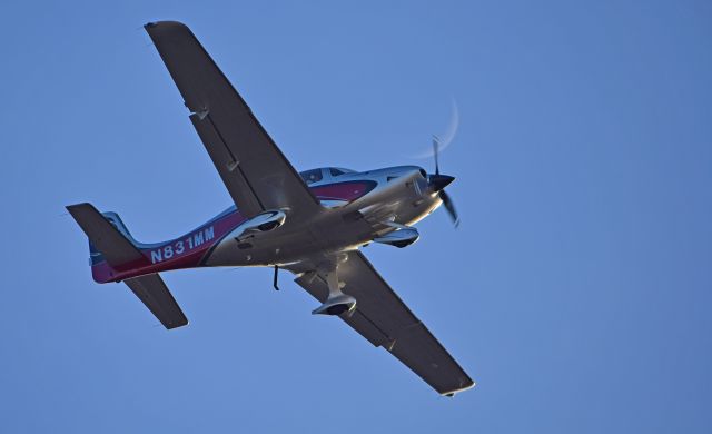 Cirrus SR-22 (N831MM)