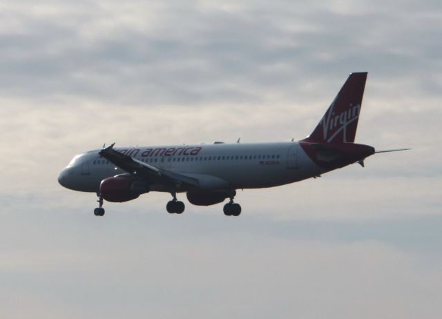 Airbus A320 (N625VA)