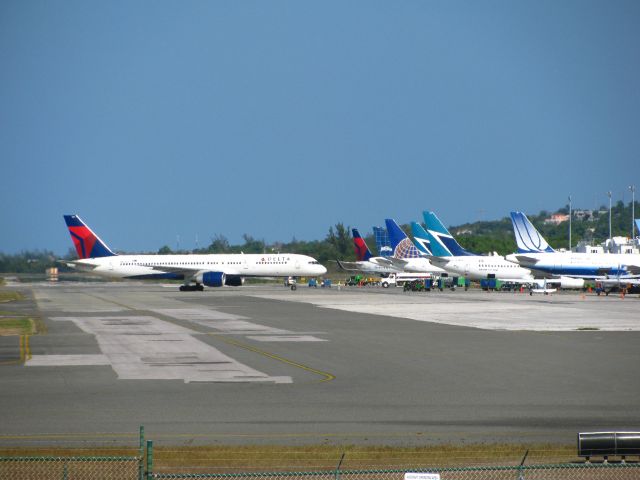 — — - Airlines parked at Sangster International Airport