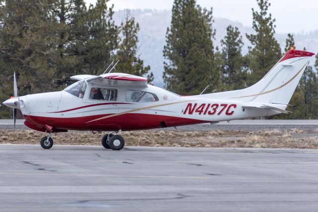 Cessna Centurion (N4137C) - Taxiing to GA stands