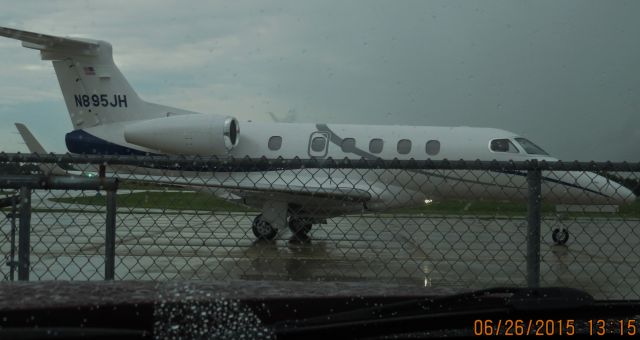 Embraer Phenom 300 (N895JH)