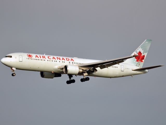 BOEING 767-300 (C-GHLV) - Kystvejen RWY22L