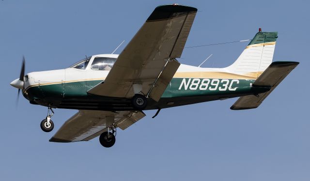 Piper Cherokee (N8893C)