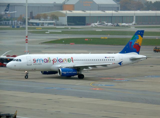 Airbus A320 (SP-HAH)