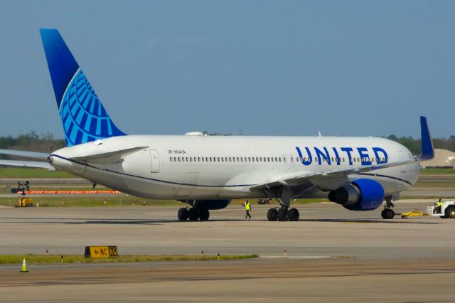 N654UA —