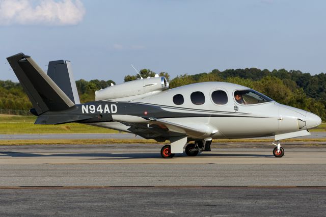 Cirrus Vision SF50 (N94AD)