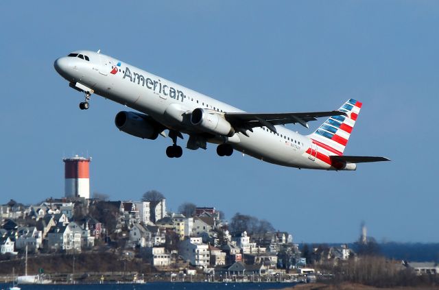 Airbus A321 (N975UY) - AA 1902 to Charlotte departing off of 33L