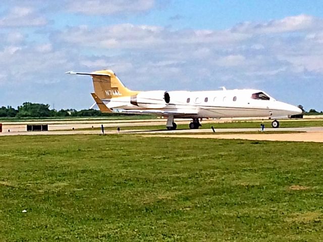 Learjet 31 (N71AL)