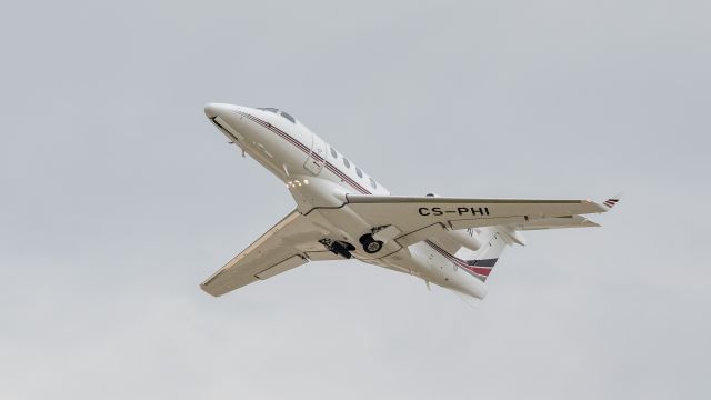 Embraer Legacy 550 (CS-PHI)