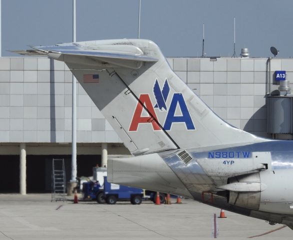 McDonnell Douglas MD-80 (N980TW)