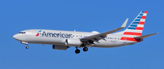 Boeing 737-700 (N927NN) - phoenix sky harbor international airport  10JAN20