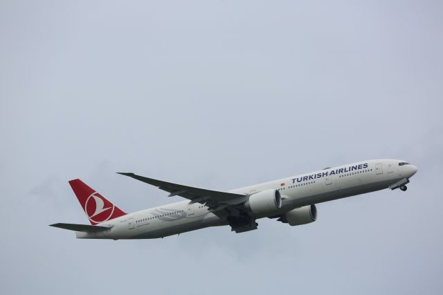 BOEING 777-300 (TC-JJL)