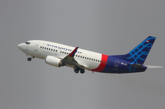 Boeing 737-500 (PK-CLI)