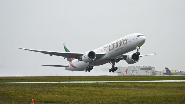 BOEING 777-300 (A6-ENC) - UAE777 climbs from runway 16R on a rainy afternoon to begin its delivery flight to OMDB / DXB on 11/30/12. (LN:1058 c/n 41083).