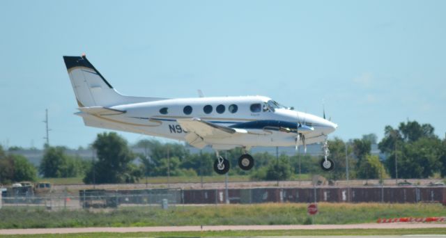 Beechcraft King Air 90 (N90SD)