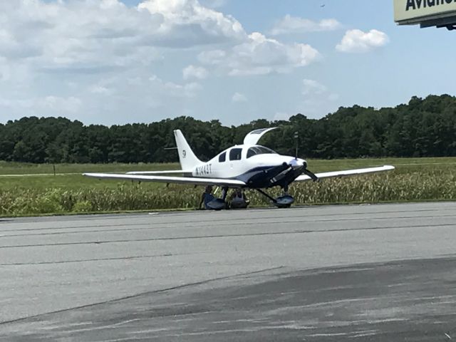 Cessna 350 (N1443T)