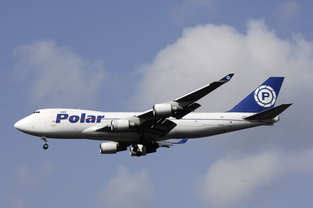 Boeing 747-400 (N454PA) - Final Approach to Narita Intl Airport Rwy16R on 2013/04/18