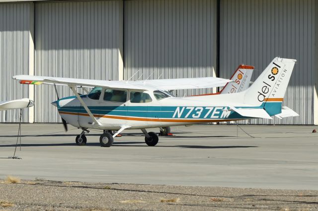 Cessna Skyhawk (N737EM)