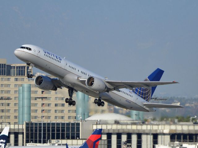 Boeing 757-200 (N550UA)