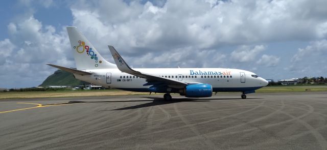 Boeing 737-700 (C6-BFY)