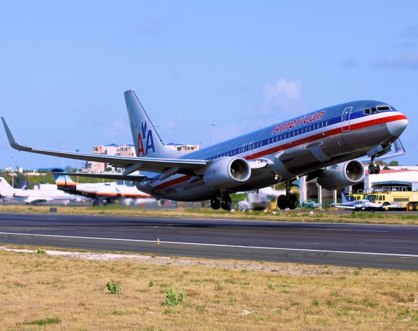 Boeing 737-800 (N856NN)