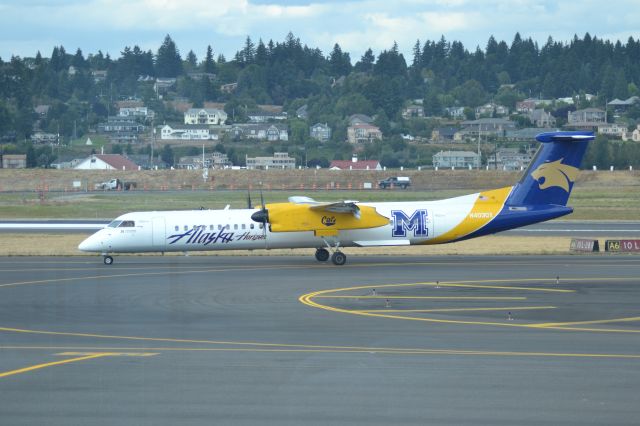 de Havilland Dash 8-400 (N403QX) - Taxiing to gate after arriving PDX