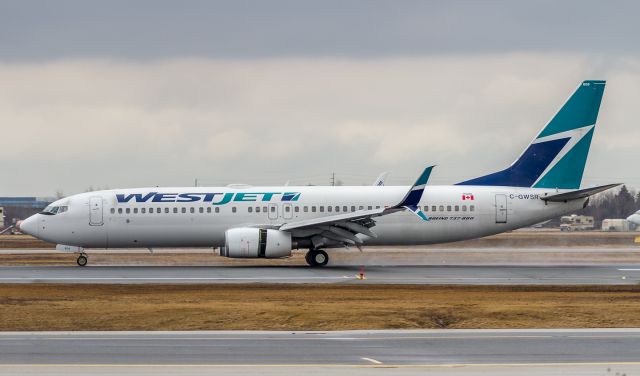 Boeing 737-800 (C-GWSR) - WJA4258 rolls out on 05 arriving from Calgary