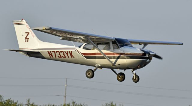 Cessna Skyhawk (N733YK)