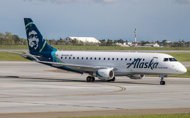 EMBRAER 175 (long wing) (N646QX)