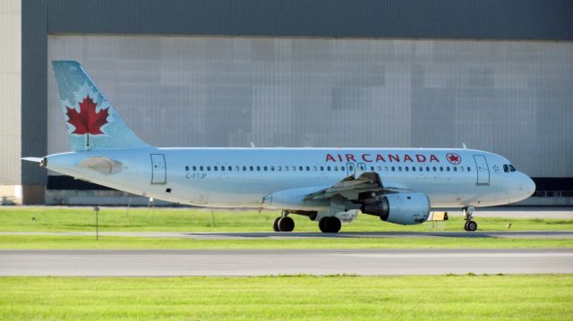 Airbus A320 (C-FTJP)