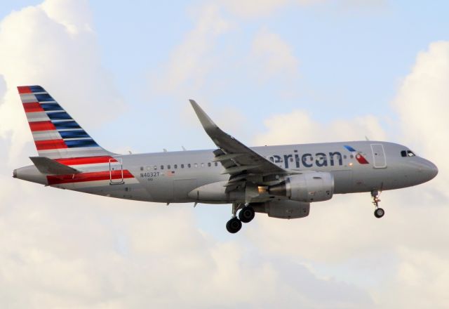 Airbus A319 (N4032T)