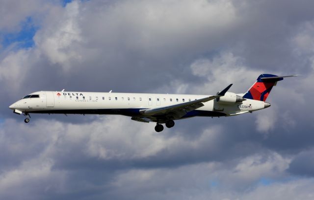 Canadair Regional Jet CRJ-900 (N823SK)