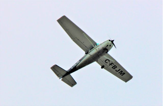 C-FBJM — - C-FBJM CESSNA 172 M SKYHAWK ECOLE DE PILOTAGE EVOLUTION INC. survolant le fleuve St-Laurent à Lavaltrie QC. le 17-04-2022 à 14:58