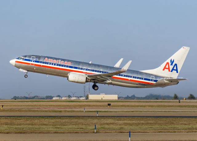 Boeing 737-800 (N949AN)