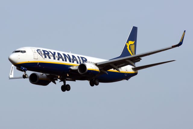 Boeing 737-800 (EI-EMA)