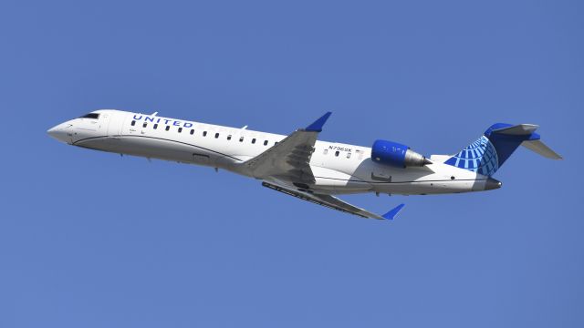 Canadair Regional Jet CRJ-700 (N796SK) - Departing LAX on 25R