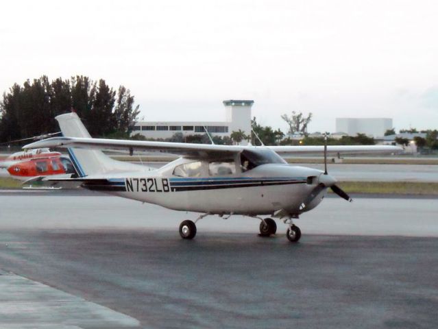Cessna Centurion (N732LB) - A nice two ten. Gear doors still on.