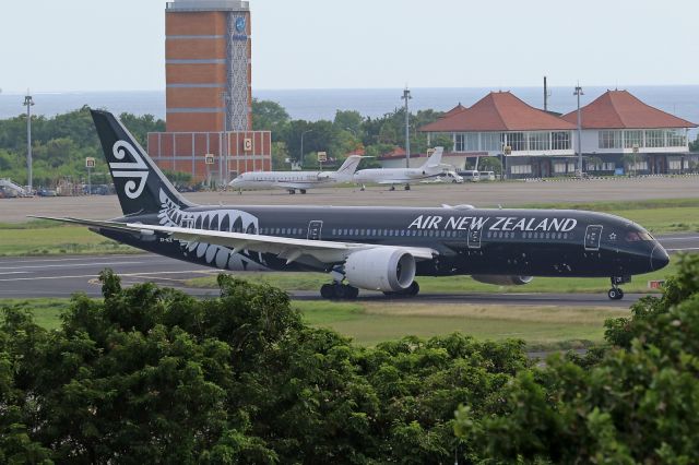 Boeing 787-9 Dreamliner (ZK-NZE) - "All Black" livery