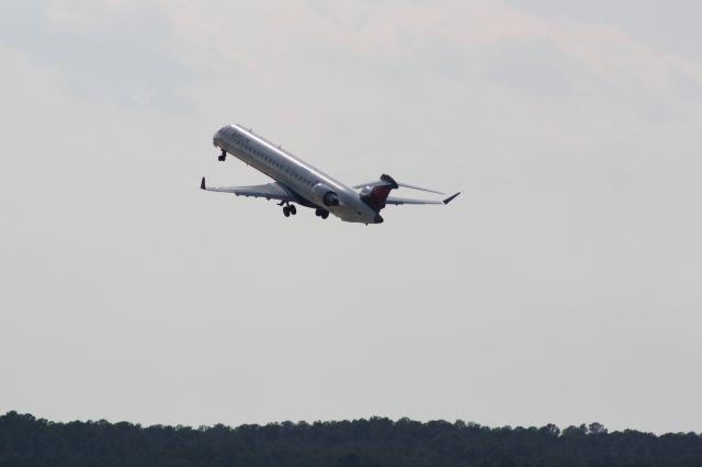 Canadair Regional Jet CRJ-900 (N914XJ) - N914XJ climbing out runway 23R