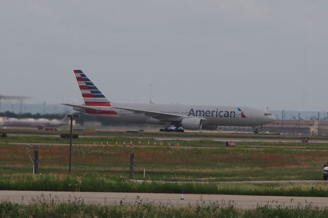 Boeing 777-200 (N781AN)