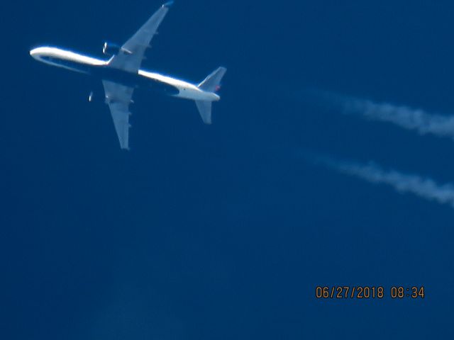 Boeing 757-200 (N669DN)