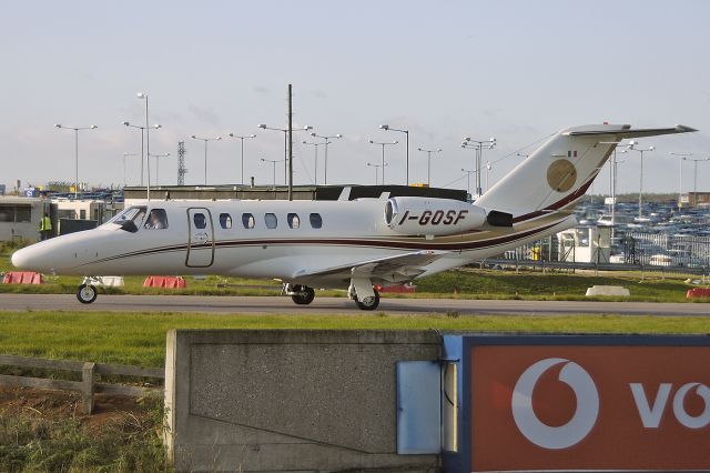 Cessna Citation CJ1 (I-GOSF) - At Luton - 2004-10-06.
