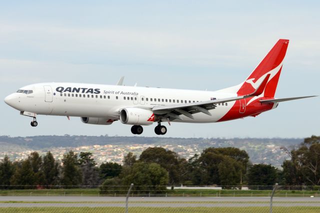 Boeing 737-800 (VH-VXR) - About to put down on runway 05. Thursday, 19 June 2014.