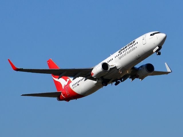 Boeing 737-800 (VH-VXG) - Getting airborne off runway 23 on a beautiful Adelaide autumn day. Thursday 12th April 2012.