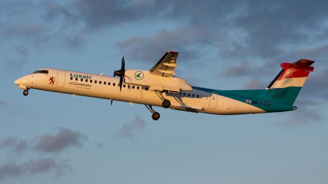 de Havilland Dash 8-400 (LX-LQC)