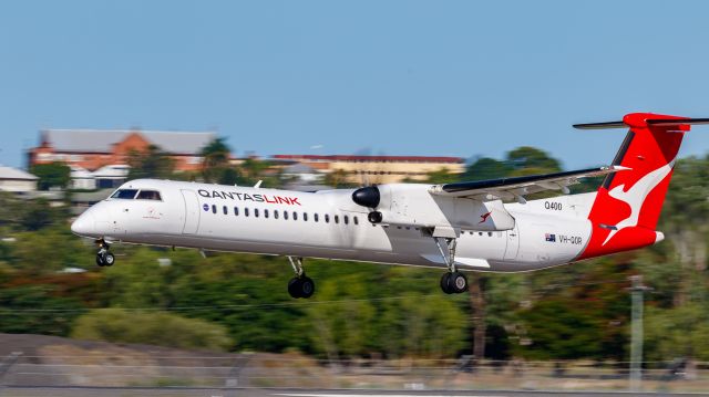 de Havilland Dash 8-400 (VH-QOR)