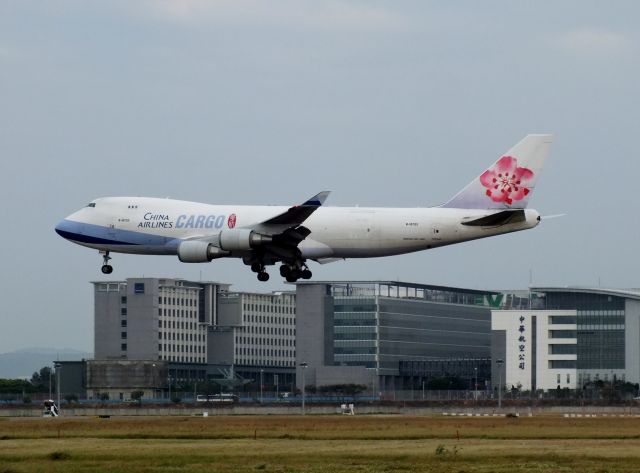 Boeing 747-400 (B-18723)